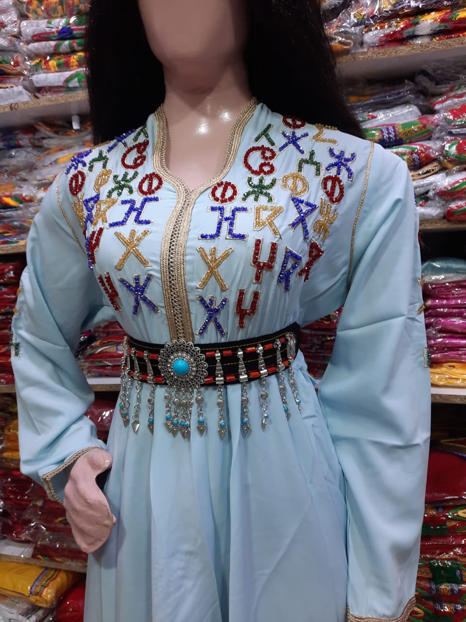 قفطان منبت بالعقيق على شكل حروف تيفيناغ - Image 2