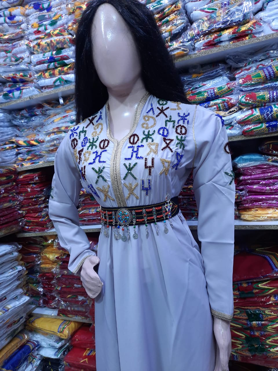 قفطان منبت بالعقيق على شكل حروف تيفيناغ - Image 6