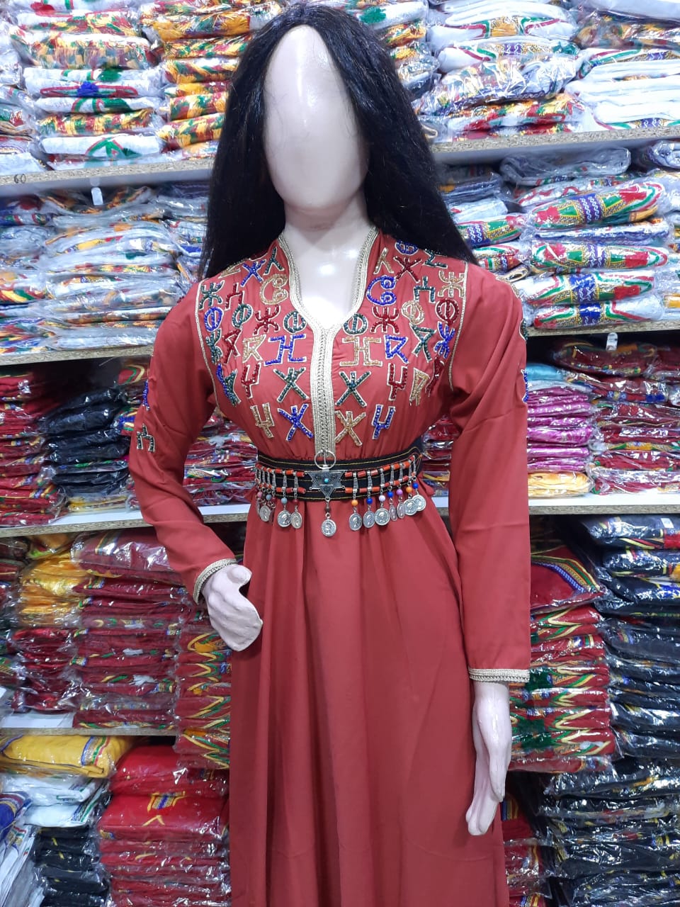 قفطان منبت بالعقيق على شكل حروف تيفيناغ - Image 3