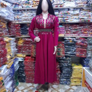 قفطان  منبت بالعقيق على شكل حروف تيفيناغ