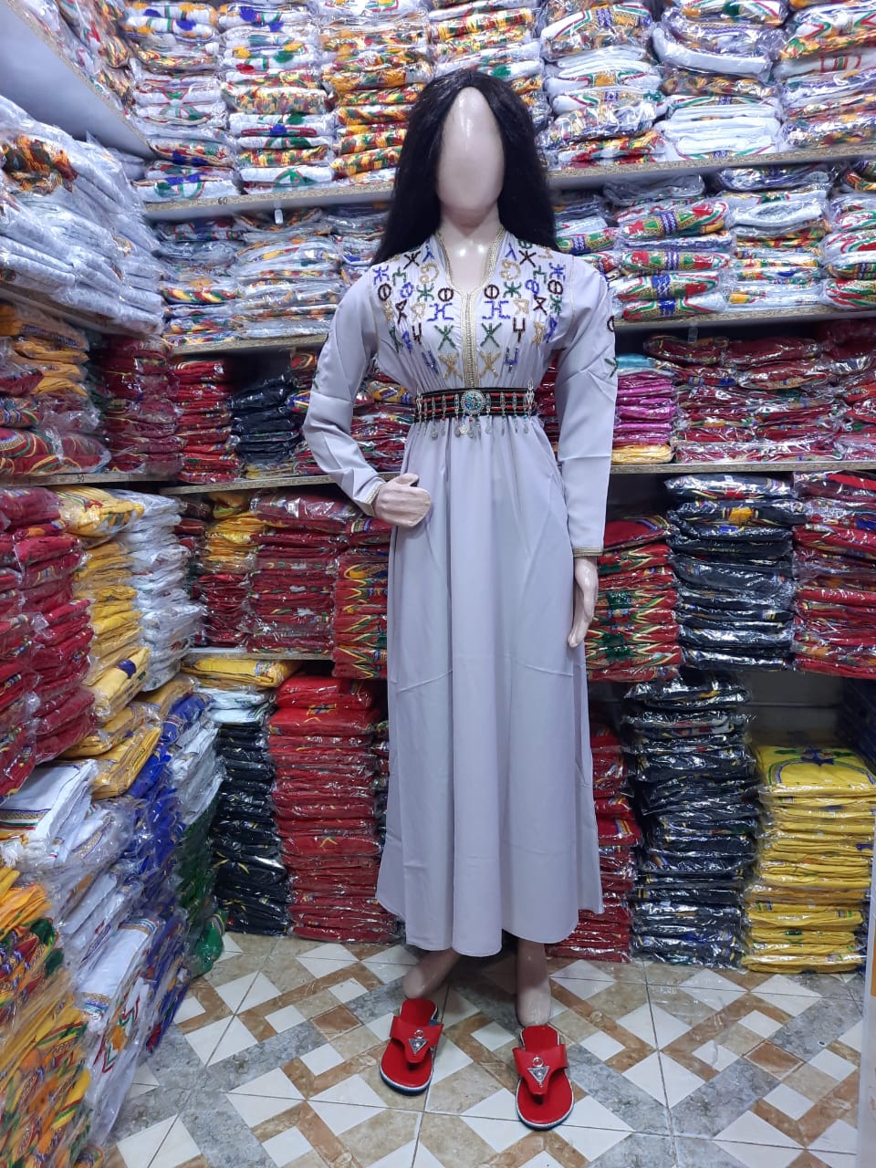 قفطان منبت بالعقيق على شكل حروف تيفيناغ - Image 11